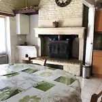 Campsite L'ilot Du Chail 2*