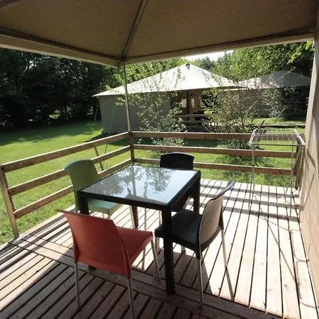 Camping L'îlot Du Chail 2*