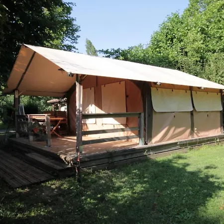 L'ilot Du Chail 营地