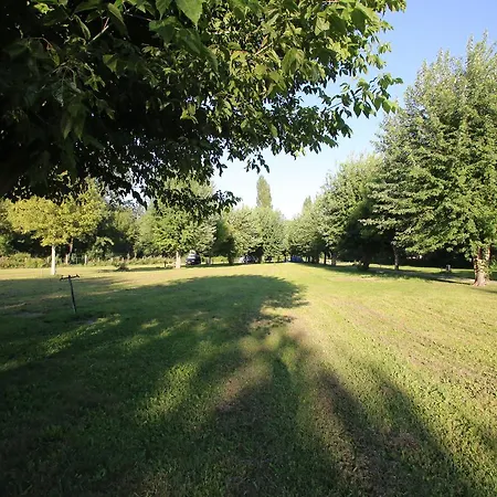 Kamp alanı L'ilot Du Chail Sansais