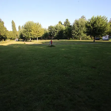 Kamp alanı L'ilot Du Chail 2*
