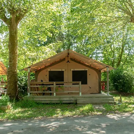 L'ilot Du Chail Kamp alanı 2*