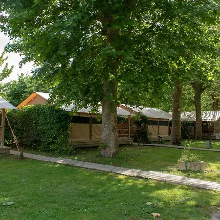 Kamp alanı L'ilot Du Chail 2*
