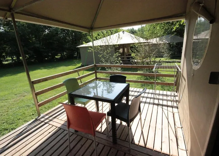 Camping L'ilot Du Chail 2*