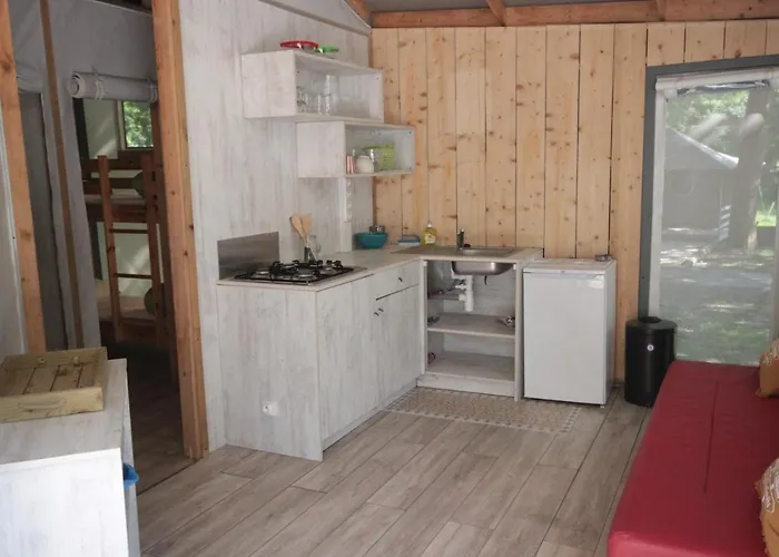 Camping L'ilot Du Chail Sansais