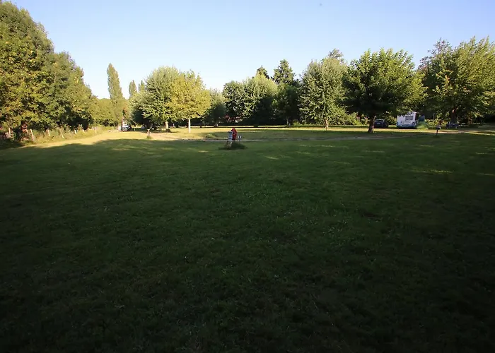 Camping L'ilot Du Chail 2*