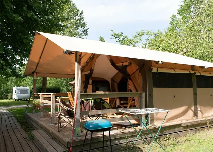 Camping L'ilot Du Chail Sansais