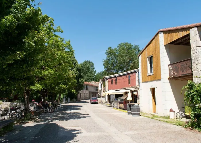 Camping L'ilot Du Chail 2*